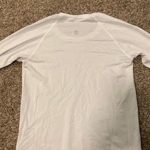 This is a size 4 lululemon shirt.